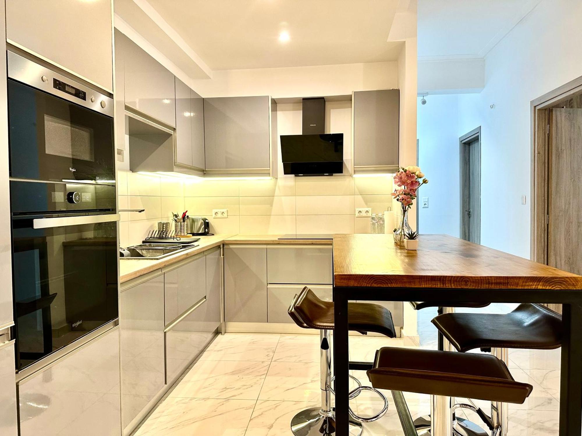 Apartment 3bd Next To National Archaeological Museum *