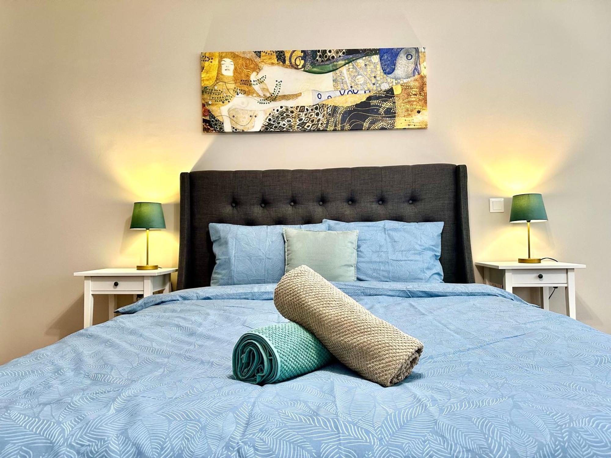 3bd Next To National Archaeological Museum *